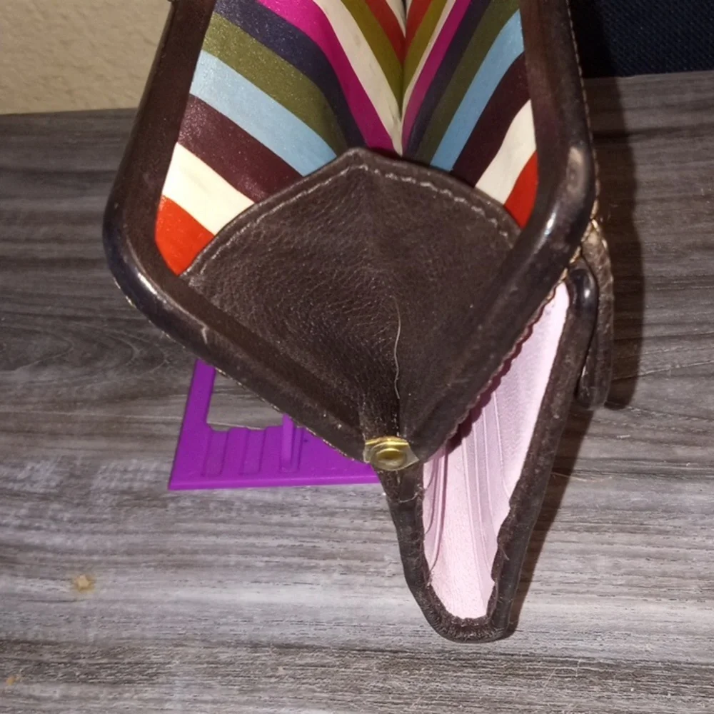 Coach Signature Vintage Kiss Lock And Multi Colored Interior Trifold Wallet - Picture 13 of 13